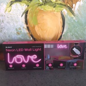 Atomi USB-Powered Neon LED Wall Light Love  - Pink